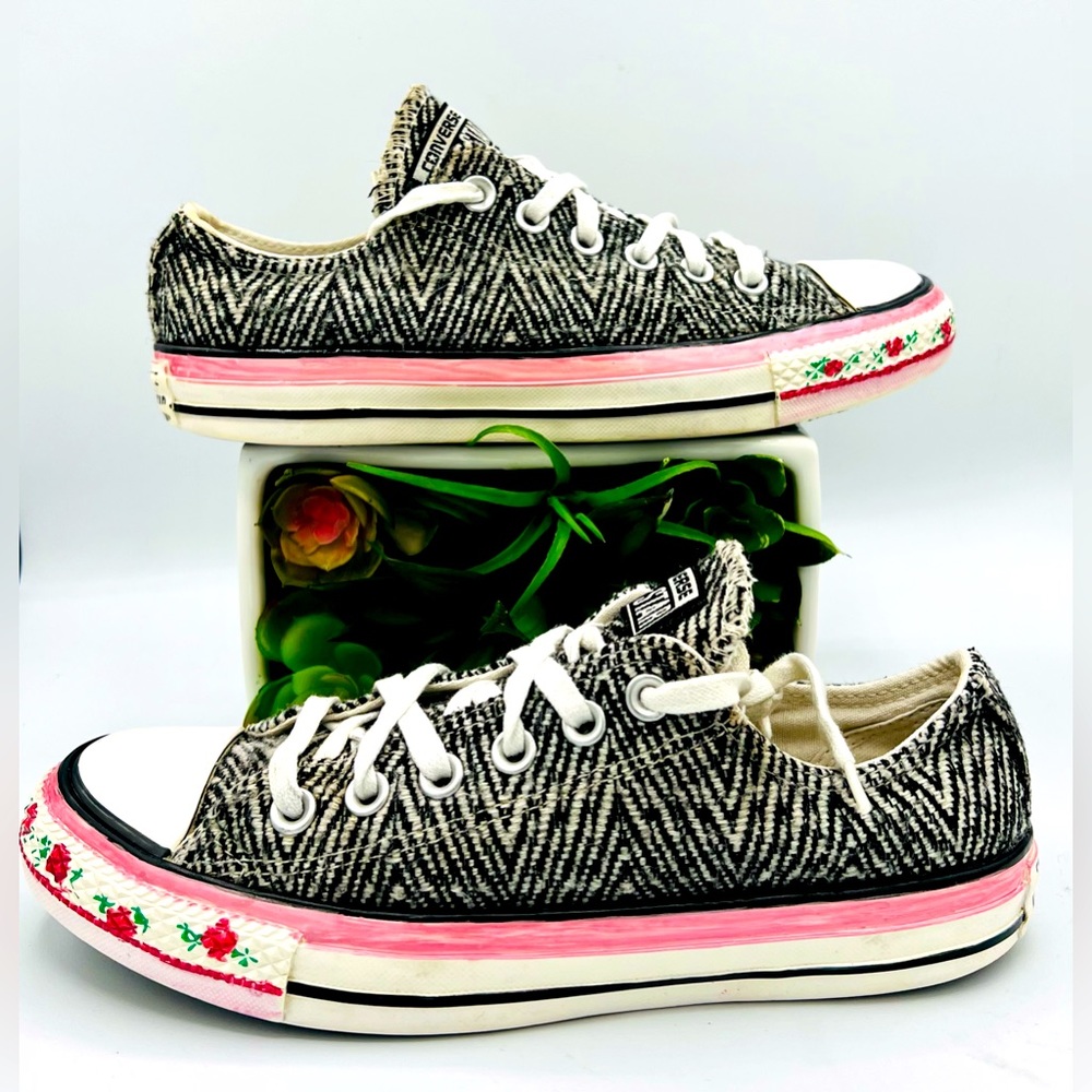 🌺One-of-Kind Converse All Star Sneakers🌸🌺